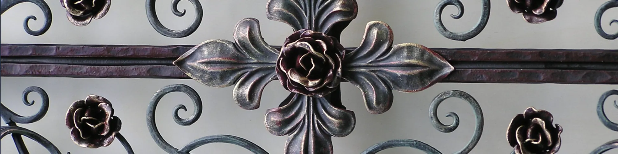 Schmiedeeisernes Ziergitter